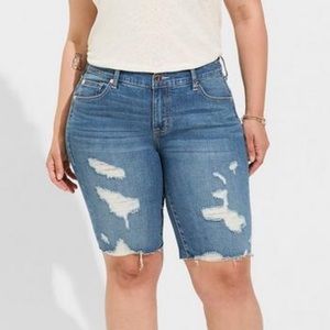 Torrid Bermuda boyfriend stretch mid rise short